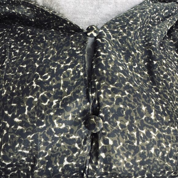 Dolan Blouse XL Green Leopard Abstract Print Flutter Sleeve Dark Academia - Picture 11 of 11